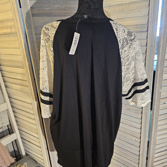 Torrid Woman's Lace Sleeved Raglan Jersey Tee New with Tags. - Picture 5 of 10